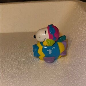 🩷2 for $10🩷 Make a bundle and I’ll send an offer Colorful Snoopy Figurine